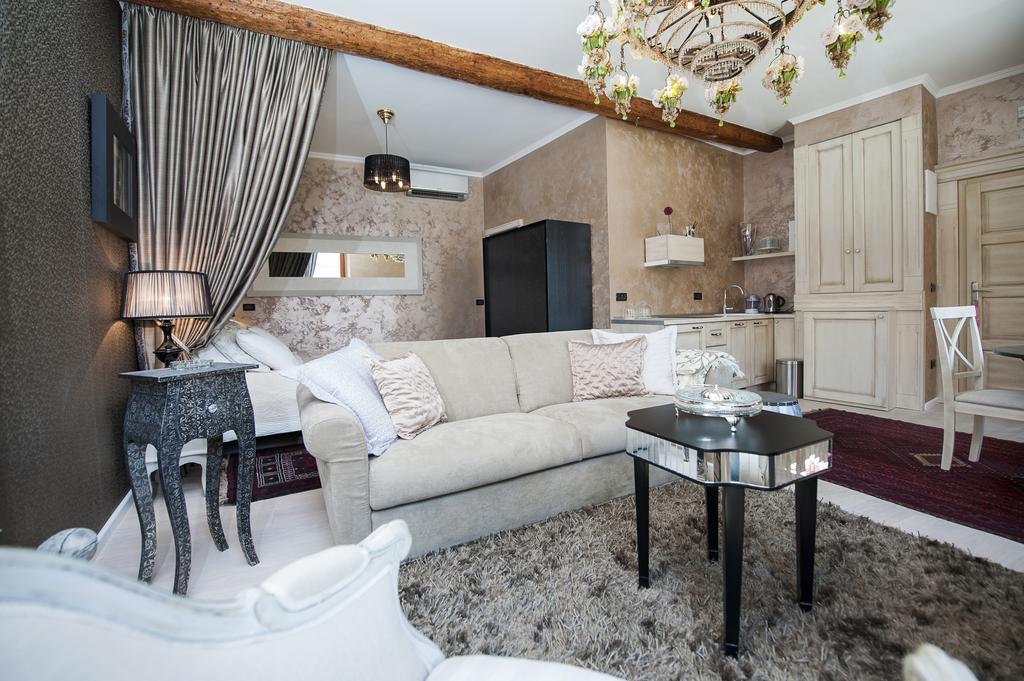 Apartment Piazza โรวีน ภายนอก รูปภาพ